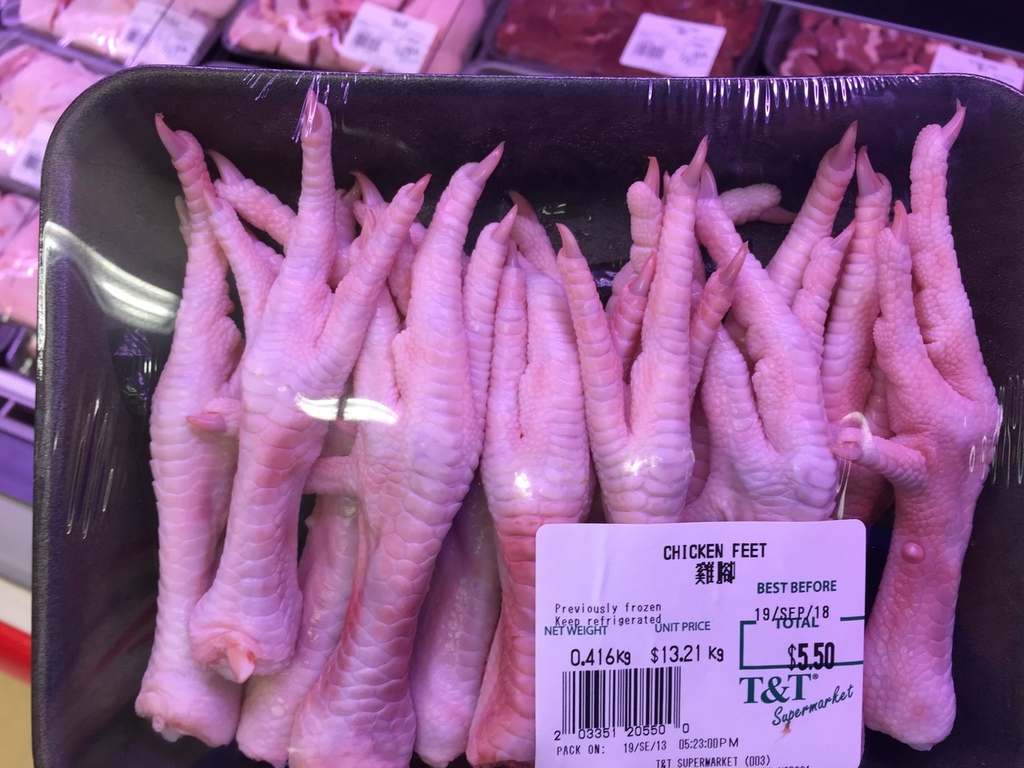 H&uuml;hnerbeine im Chinamarkt